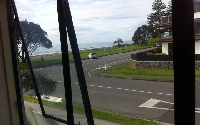 Ocean Waves Hotel