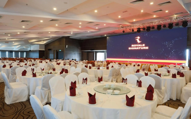 Royale Signature Hotel