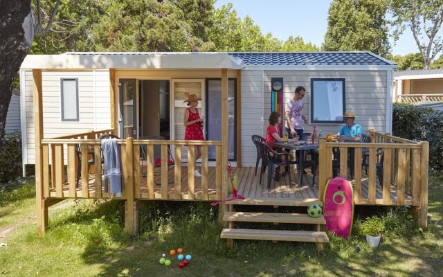 Camping LE VILLAGE PARISIEN****