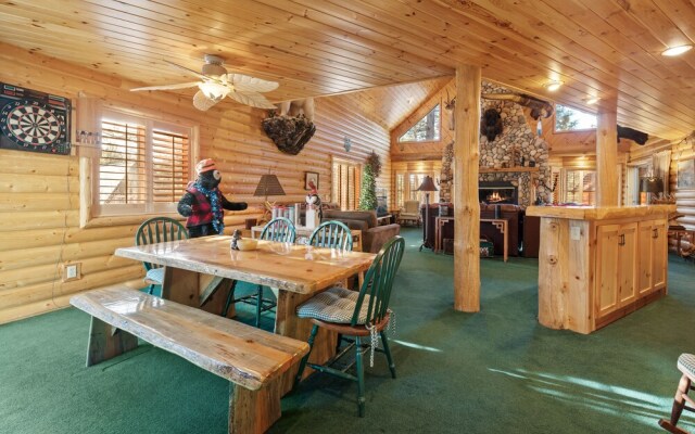 The Hideaway - Enchanting Custom Log-style Home Nestled High In The Pines! Great Room Features! 2 Bedroom Cabin