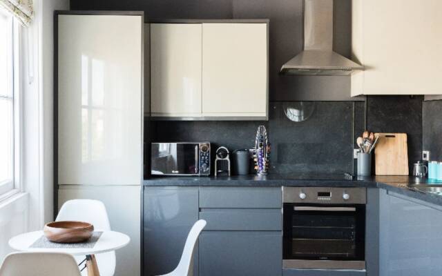 The Riverside Escape - 3bdr in 3 Central Apartments