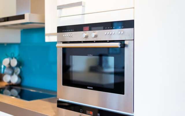 Spacious Apartment in Clapham Town by Guestready