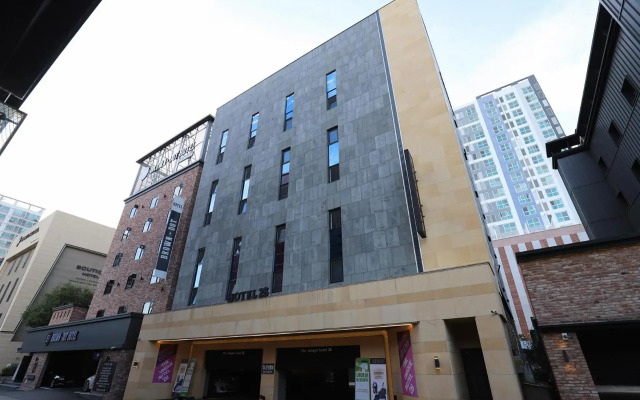 The Unique Hotel 28