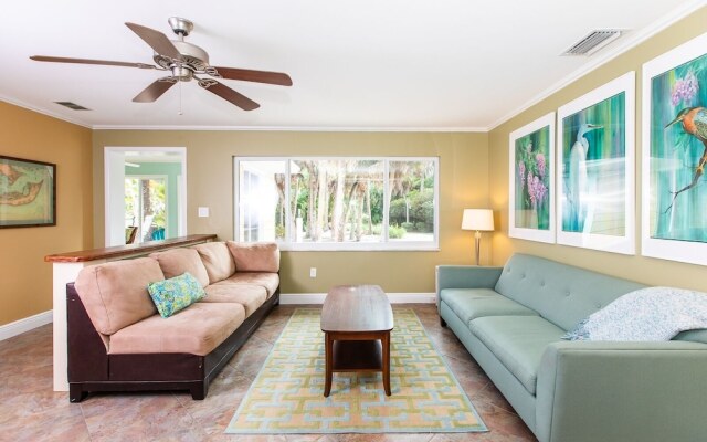 Salty Dog - Dog Friendly Home On Sanibel! 3 Bedroom Home