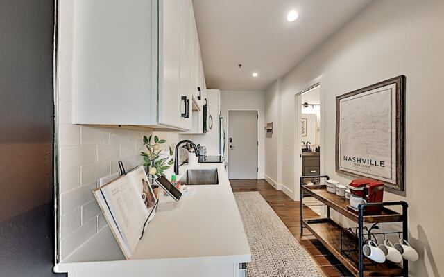 610ux311 1 Bedroom Condo