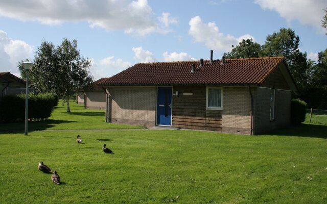 Detached Bungalow With a Terrace, Near Small Beach