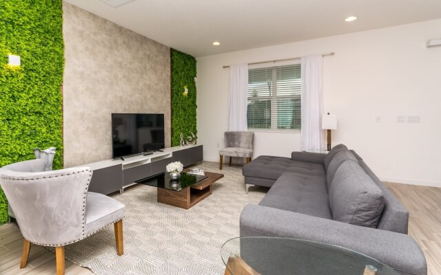 8 Bedroom 6 Bathroom Villa