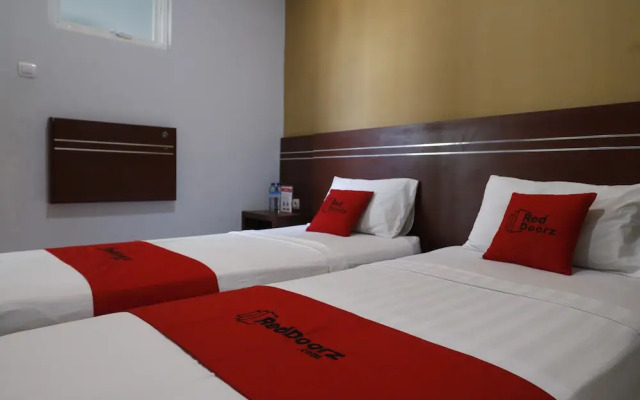 RedDoorz Plus @ Cakranegara