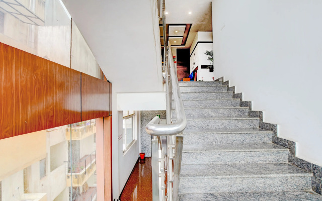 FabHotel Emirates Suites