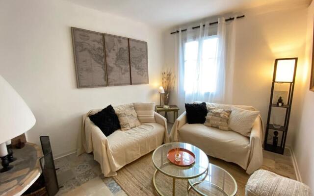 06M - Vieil Antibes beau duplex avec terrasse vue mer