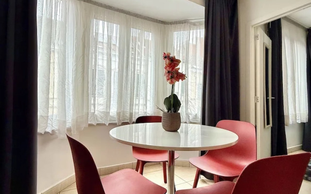 Peaceful 2 minutes European Parliament