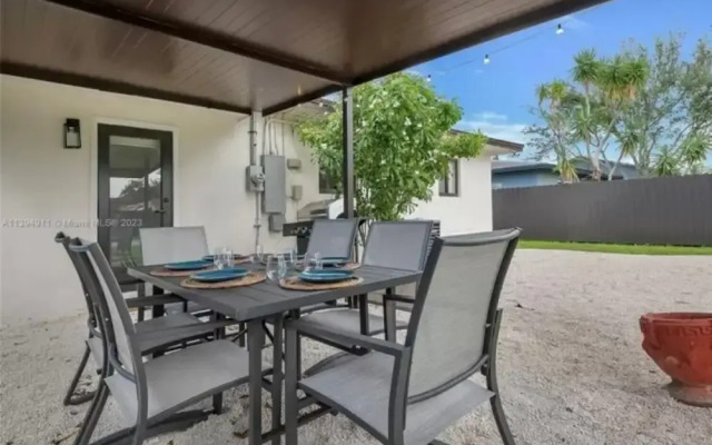 Boho Chic: 3BR Home With Pool