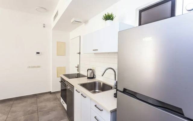Modern Apartment Walking from the beach