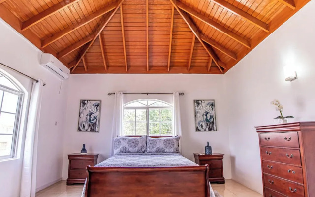 Runaway Bay Gem Villa