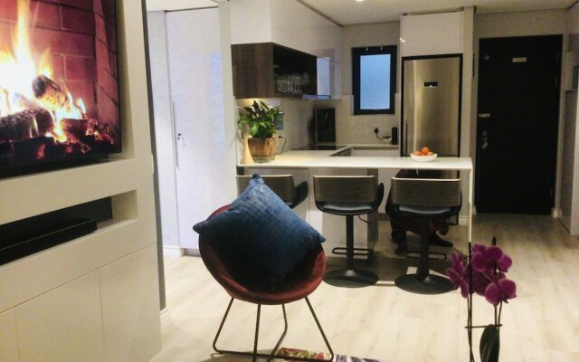 Urban Elephant 16 on Bree