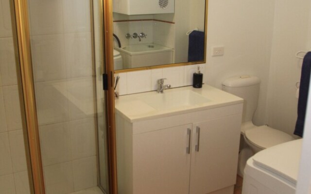 Contemporary Convenient Central Retreat