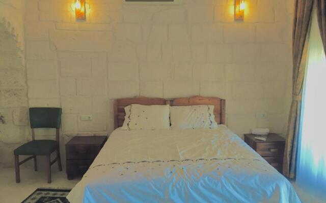 Mons Masius Hotel