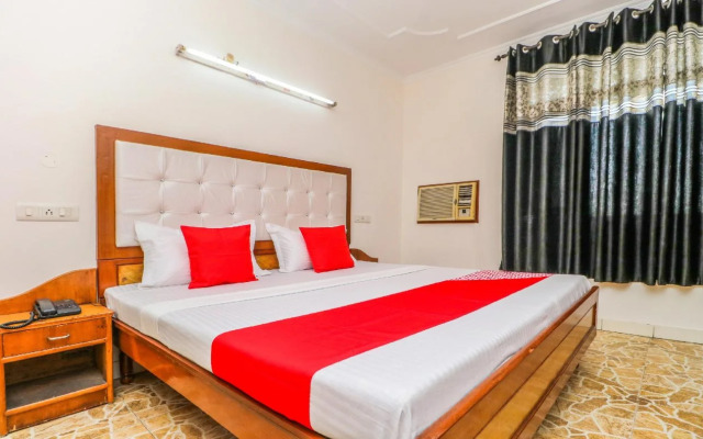 Preet Lodge Mohali by OYO Rooms