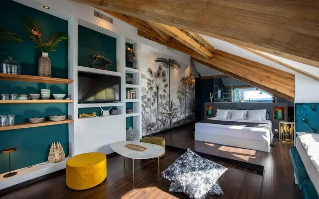 Remarkable 2-bed Apartment in Grand Case