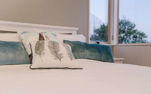 Windsor Park Spacious & Modern 3 bedrooms House