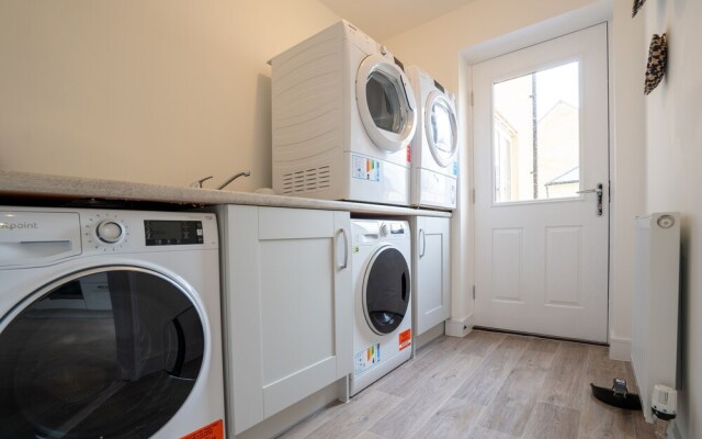 6 Bedroom New Build Detached House in Bicester
