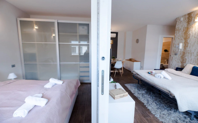 Budapest Easy Flat - Penthouse Basilica