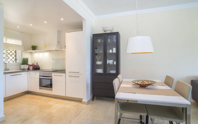 2 bedroom apartment next to porto