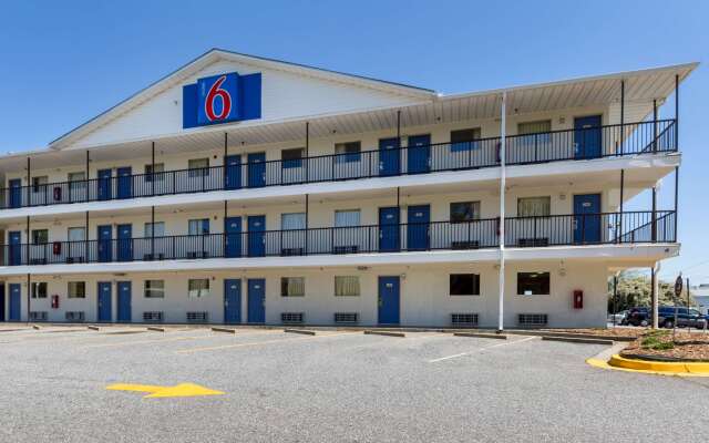 Motel 6 Greenville, SC