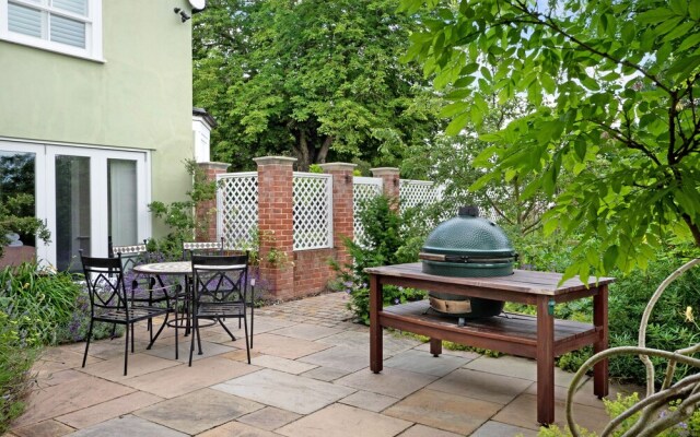 Barn House, Large Period Property Grade II Listed