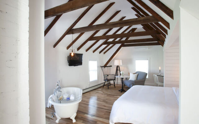 Salt House Inn