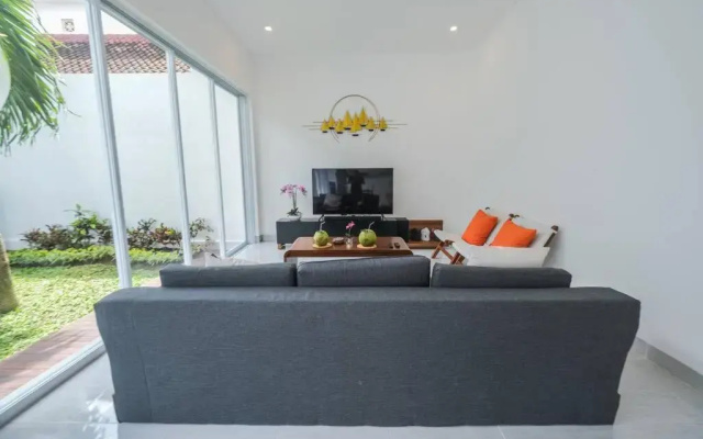 Villa Akmali Seminyak Drupadi 2 Bedrooms w/Pool 5mins to Beach