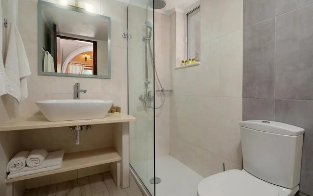 Alykes Park Bungalows & Apt