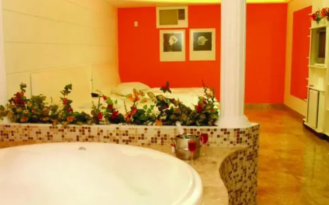 Plaza Motel (Adult only)