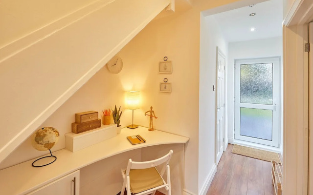 Host Stay Newsam Crescent