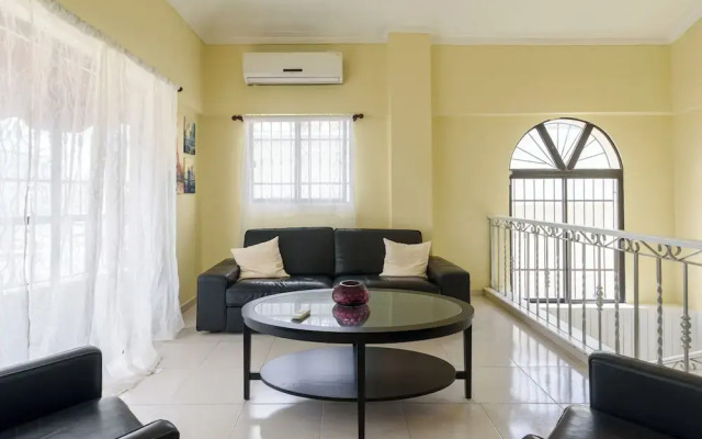 Penthouse in Evaristo Morales Sleeps 14