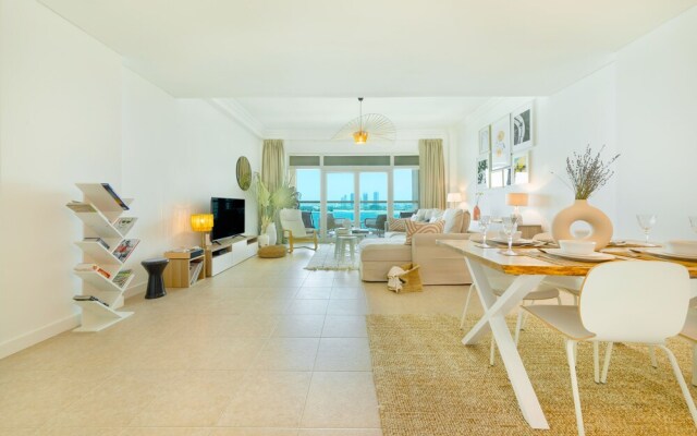 Maison Privee - Modern & Bright Apt with Sea Front Views of Burj AlArab