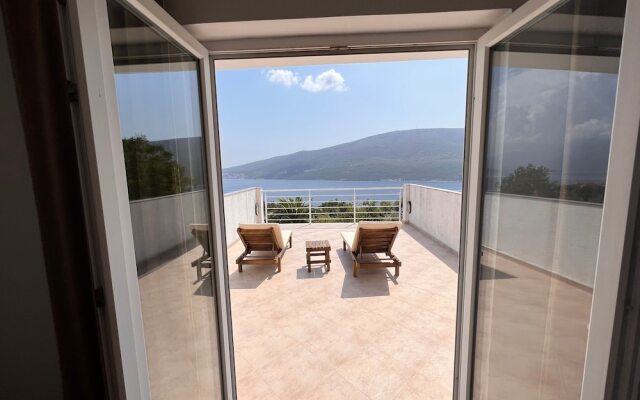 Remarkable 4-bed Villa in Denovici