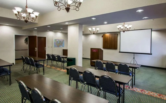 Comfort Suites Airport