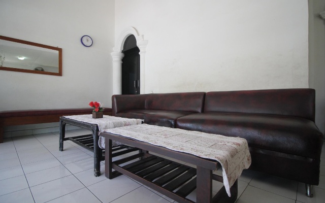 OYO 2014 Wisma Zahra – Guest Rooms – Metro