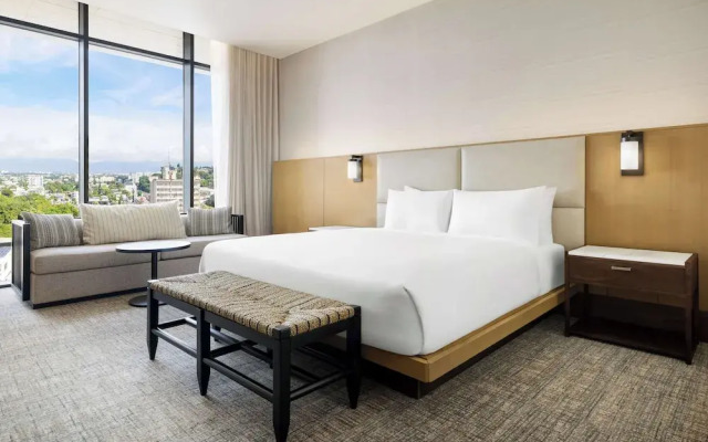 Hotel Santiago, Curio Collection by Hilton