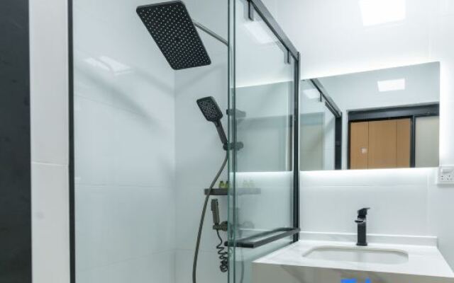 Goaiiting· gaoting service apartment (Zhuhai Gongbei Port Fuhuali Branch)