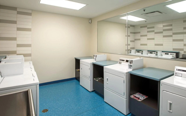 Le Square Phillips Hotel And Suites