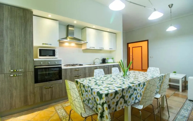 Delfino2 Casesicule, Nice Apartment with Balcony, Sand Beach at 70 mt, Wi-Fi