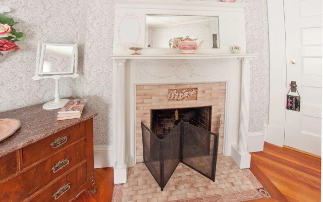 The Jeweled Turret Inn