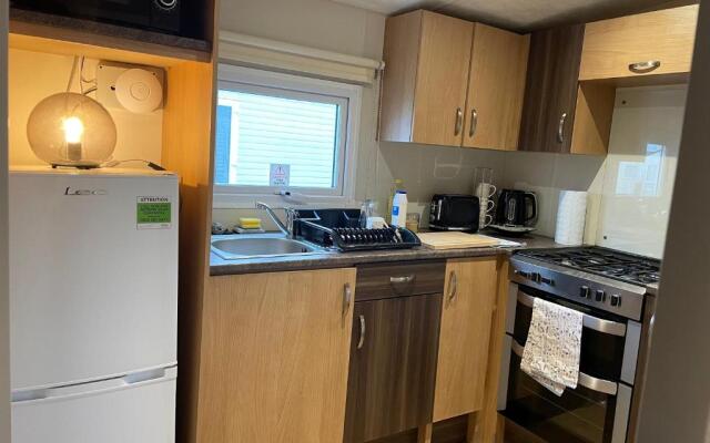 Impeccable 4-bed Caravan in Clacton-on-sea