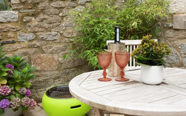 The Vicarage Newlyn 1 Bed River View Parking