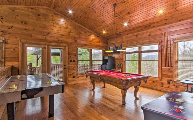 Sevierville Cabin w/ Hot Tub + Large Deck!
