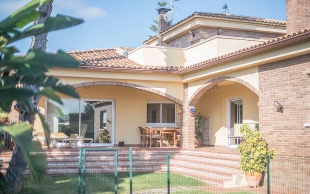 House in Calafell with Fenced Pool (R79)