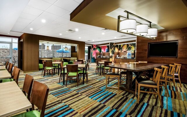Fairfield Inn & Suites by Marriott Van Canton Area