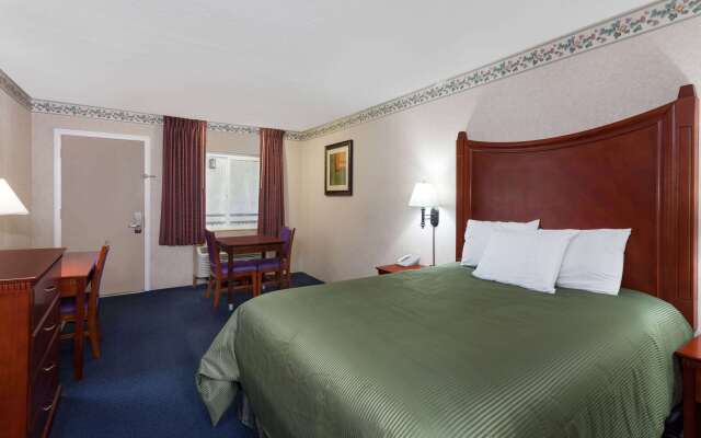 Travelodge by Wyndham Orange County Airport/ Costa Mesa